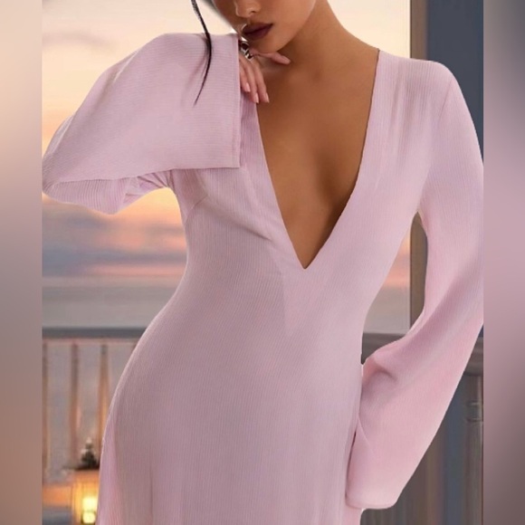 Elegant Pink Deep V-Neck Sheer Textured Long Sleeves Maxi Dress - Picture 5 of 7